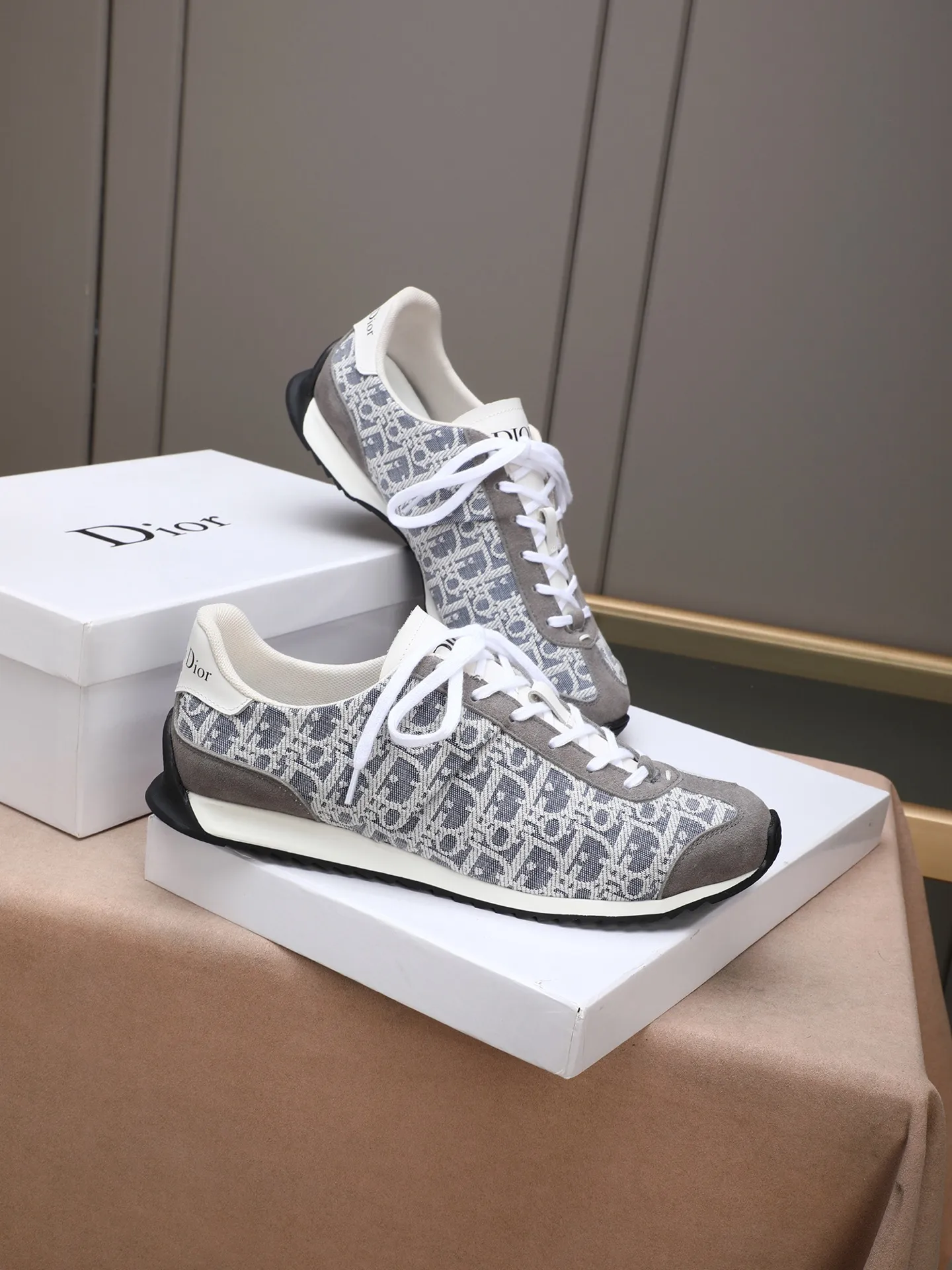Men's shoes💰440 Dior【Dior】😘😘High-end series of casual men's shoes, simple and elegant👍👍👍The upper is made of first-layer genuine leather spliced ​​with Dior's special material [sun][sun]; imported first-layer sheepskin lining; special outsole, wear-resistant, lightweight, the overall design is harmonious and unified without lacking personality 👣🌟✨You deserve it! Multiple colors to choose from! 😍Size 38～44. (45 custom-made) The picture above is a big seller🔥🔥🔥